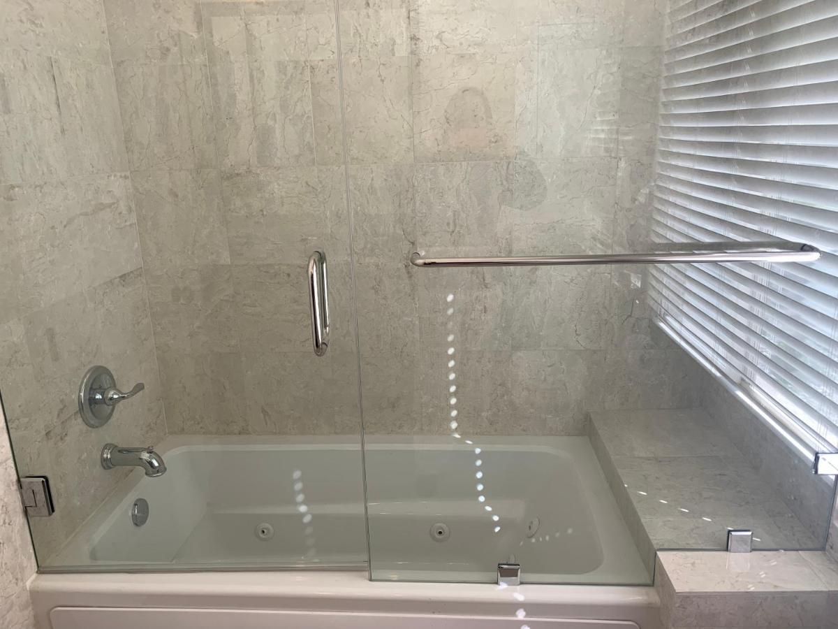 Luxhome Suites N Villa Riverside Luaran gambar